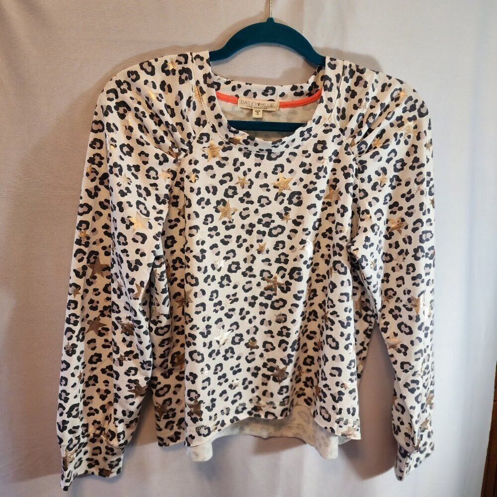 BAILEY BLUE, ANIMAL PRINT TOP, SIZE LARGE, RELAXED FIT, HI/LOW, SPARKLE,